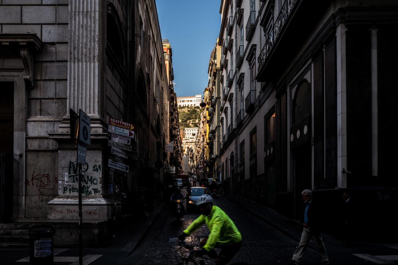 Art Suite Nel Cuore Di Napoli Exterior foto