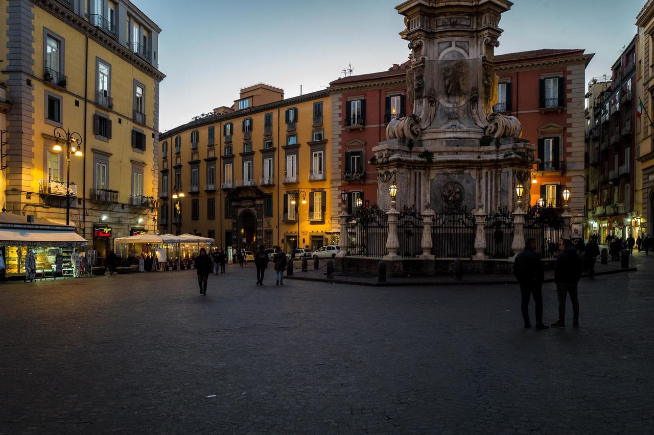 Art Suite Nel Cuore Di Napoli Exterior foto