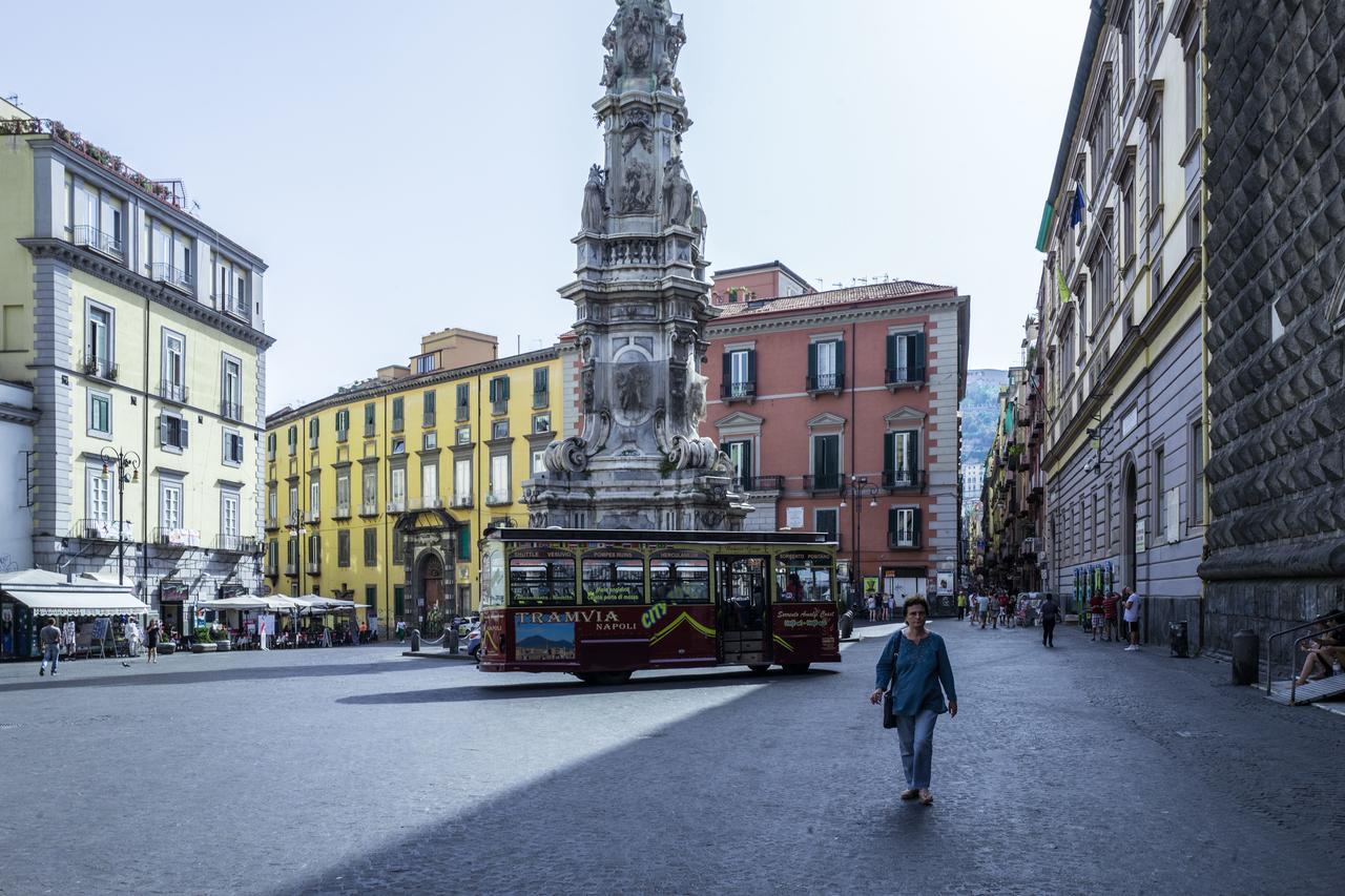 Art Suite Nel Cuore Di Napoli Exterior foto