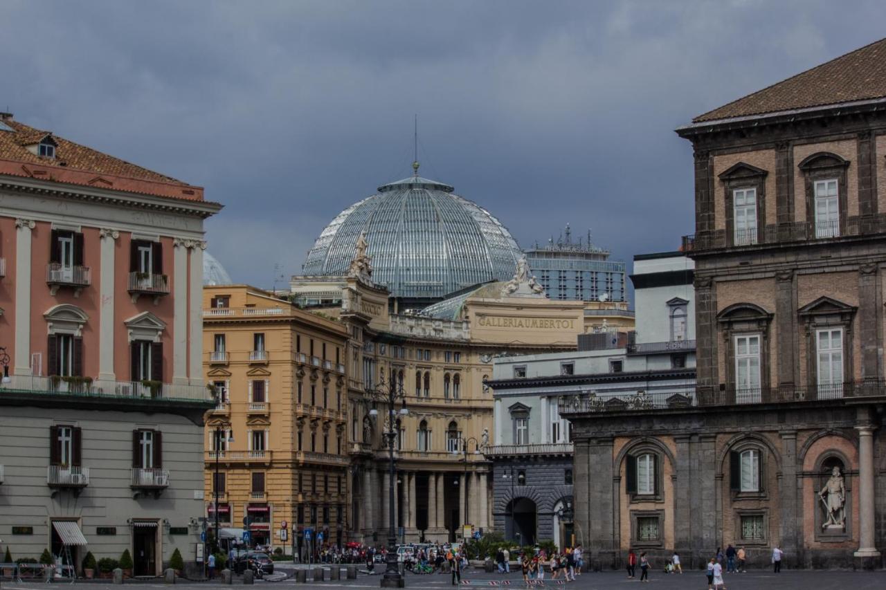 Art Suite Nel Cuore Di Napoli Exterior foto